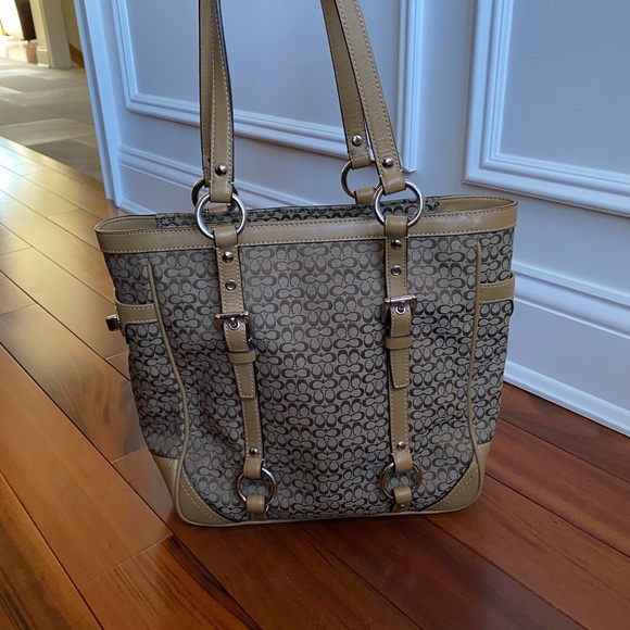 Coach authentic handbag - Picture 2 of 11